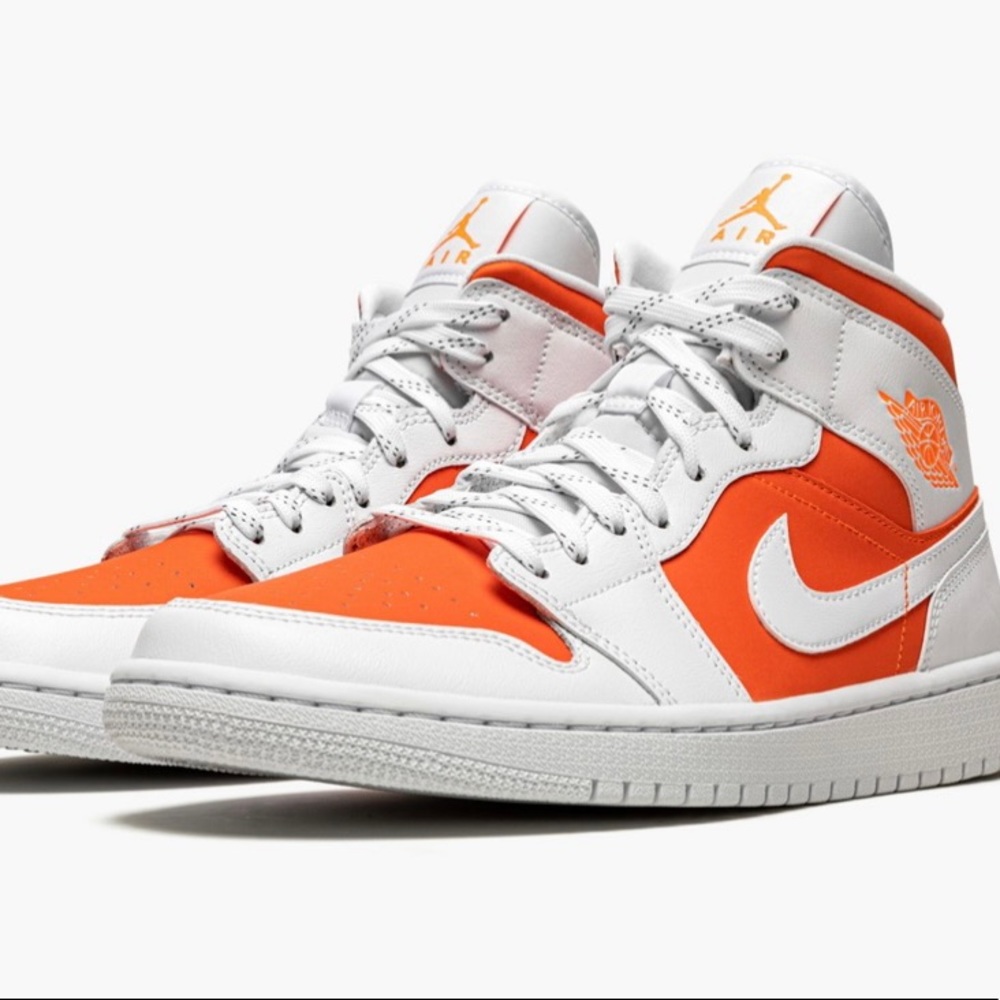 WMNS AIR JORDAN 1 MID SE
"Bright Citrus"